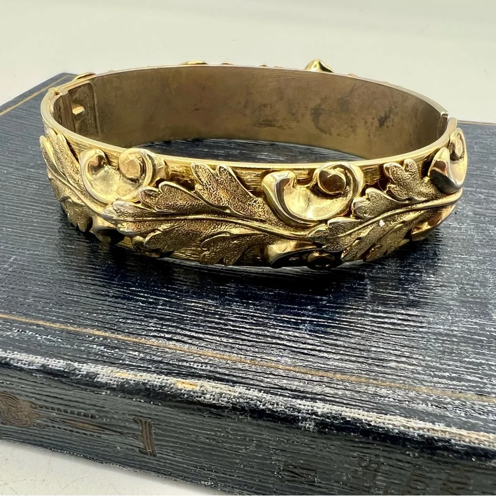 Chunky vintage baroque sculptured gold tone bracelet signed